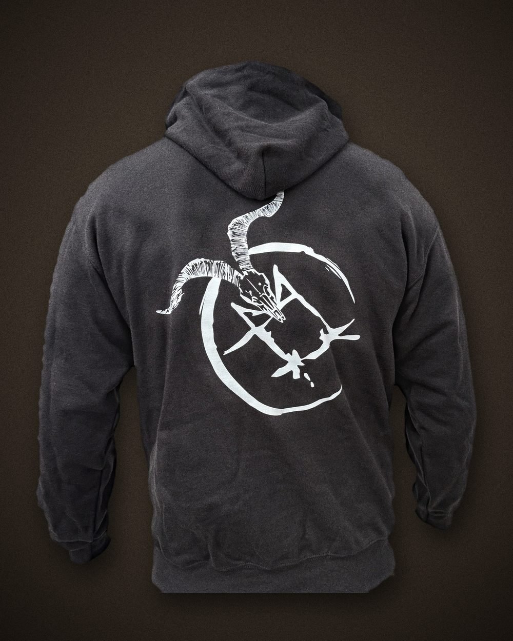 Schwarzer Hoodie, Rückseite mit großem Holzmasken-Philipps-Print